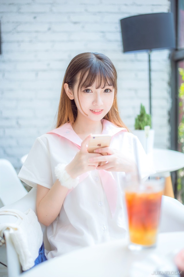 “放心，沿途各县，我关中都有相应情报，邓将军可以先派人去探底，若不行，便强攻取粮。”庞统笑道，吕布对蜀中谋划也不是一天两天，几乎每座城池都有细作，就算有歹心，他也能提前得知，根本无需担忧。